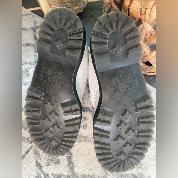 Dr. Martens Women’s White Devon Heart Platform Boots - Picture 8 of 11